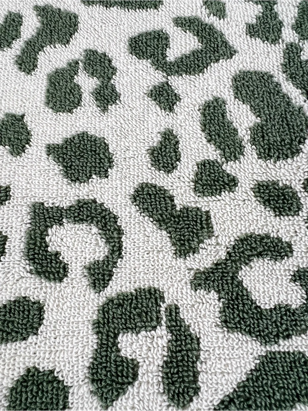 Bespoke Threads Bath Towels Sea Spray Green & Cream Leopard Soft Cotton 2 Pc NEW